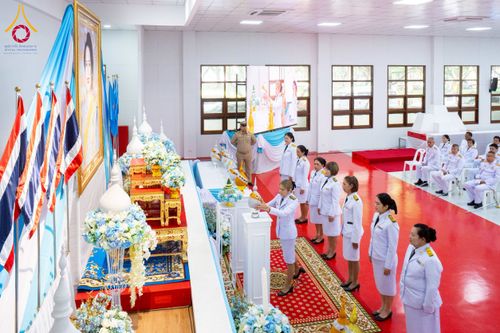 ภาพ No.237696:พิธีถวายเครื่องราชสักการะและวางพานพุ่ม และพิธีจุดเทียนถวายพระพรชัยมงคล เนื่องในโอกาสวันเฉลิมพระชนมพรรษา สมเด็จพระนางเจ้าสิริกิติ์ พระบรมราชินีนาถ พระบรมราชชนนีพันปีหลวง วันอังคารที่ 12 สิงหาคม พ.ศ. 2568  ณ อาคารปลูกศรัทธา 2 วัดพระธรรมกาย