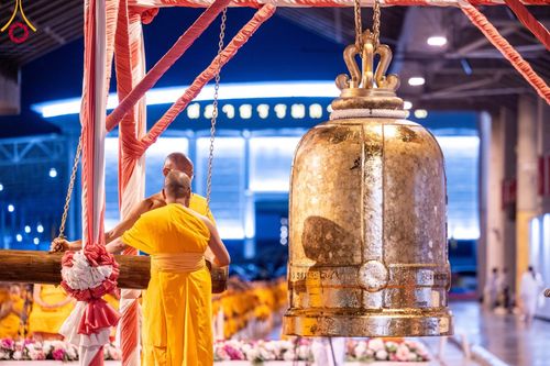 ภาพ No.105180:พิธีฉลองชัยสวดมนต์บทธรรมจักร 6,000,000,000 จบ และสวดมนต์ข้ามปี ณ มหารัตนวิหารคด วัดพระธรรมกาย ในวันที่ 31 ธันวาคม พ.ศ. 2566