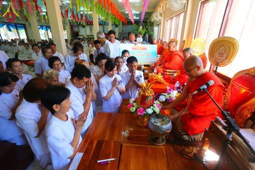 ภาพ No.169114:พิธีทอดกฐิน ณ วัดร่องขุน จ.เชียงราย ในโครงการกฐินสามัคคีทั่วไทย 30,000 วัด บูชาธรรม 80 ปี หลวงพ่อธัมมชโย โดยคณะศิษยานุศิษย์วัดพระธรรมกาย วันที่ 23 ตุลาคม พ.ศ. 2567