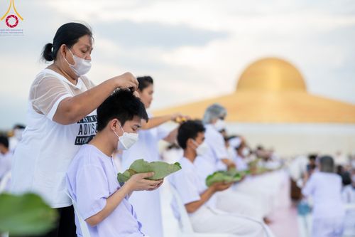 ภาพ No.99900:พิธีปลงผมธรรมทายาท โครงการอุปสมบทบูชาธรรมมหาปูชนียาจารย์ พ.ศ. 2566 ณ ลานธรรม มหาวิหารคด 8-9 ศูนย์อบรมวัดพระธรรมกาย วันอาทิตย์ที่ 3 ธันวาคม พ.ศ. 2566