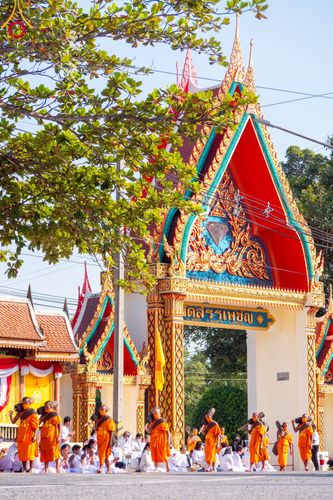 ภาพ No.107827:พิธีต้อนรับพระธรรมยาตรา ในโครงการธรรมยาตรากตัญญูบูชา มหาปูชนียาจารย์ พระมงคลเทพมุนี(สด จนฺทสโร) พระผู้ปราบมาร อนุสรณ์สถาน 7 แห่ง ปีที่ 12 วันที่ 7 มกราคม พ.ศ. 2567 ณ อนุสรณ์สถานคลองบางนางแท่น  อ.สามพราน จ.นครปฐม
