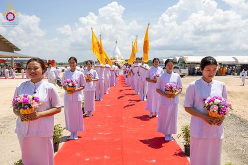 ภาพ No.211489:วันอาทิตย์ที่ 16 มีนาคม พ.ศ. 2568 พิธีทอดผ้าป่าฉลองปทุมเจดีย์ ณ ศูนย์อบรมเยาวชนปัตตานี