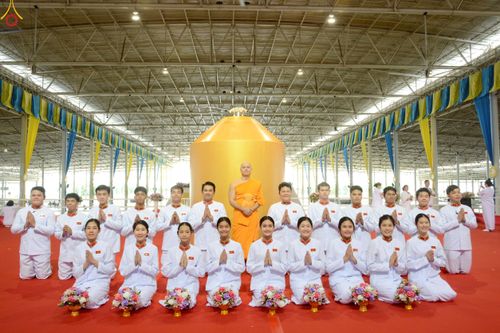 ภาพ No.247027:วันที่ 21 กันยายน พ.ศ. 2568 งานบุญวันอาทิตย์ พิธีจุดเทียนใจ ไฟนิรันด์ อนันตชัย ณ วัดพระธรรมกาย จ.ปทุมธานี