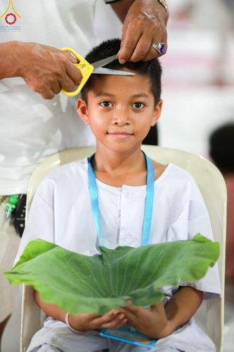 ภาพ No.132827:พิธีตัดปอยผม โครงการสามเณรฟื้นฟูพระพุทธศาสนาทั่วไทย ณ มหารัตนวิหารคด26 วัดพระธรรมกาย วันอาทิตย์ที่ 31 มีนาคม พ.ศ. 2567