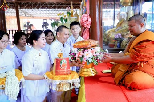 ภาพ No.179477:พิธีทอดกฐิน ณ วัดทุ่งเข็น จ.สุพรรณบุรี ในโครงการกฐินสามัคคีทั่วไทย 30,000 วัด บูชาธรรม 80 ปี หลวงพ่อธัมมชโย โดยคณะศิษยานุศิษย์วัดพระธรรมกาย วันที่ 27 ตุลาคม พ.ศ. 2567