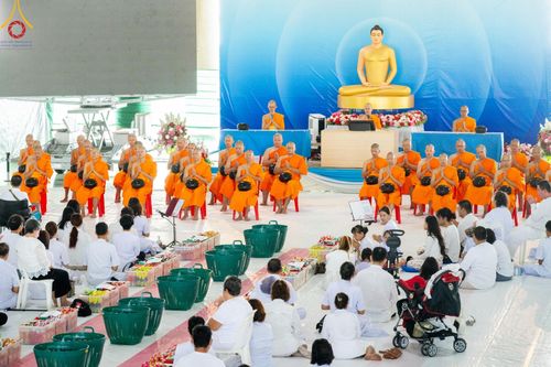 ภาพ No.142253:พิธีตักบาตรฉลองพระใหม่ ในโครงการอุปสมบทหมู่ธรรมทายาท ระดับอุดมศึกษา รุ่นที่ 51 ภาคฤดูฝน ณ วัดพระธรรมกาย จ.ปทุมธานี วันเสาร์ที่ 22 มิถุนายน พ.ศ. 2567