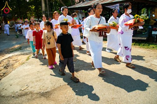 ภาพ No.173364:พิธีทอดกฐิน วัดทาป่าสัก จ.ลำพูน ในโครงการกฐินสามัคคีทั่วไทย 30,000 วัด บูชาธรรม 80 ปี หลวงพ่อธัมมชโย โดยคณะศิษยานุศิษย์วัดพระธรรมกาย วันที่ 3 พฤศจิกายน พ.ศ. 2567