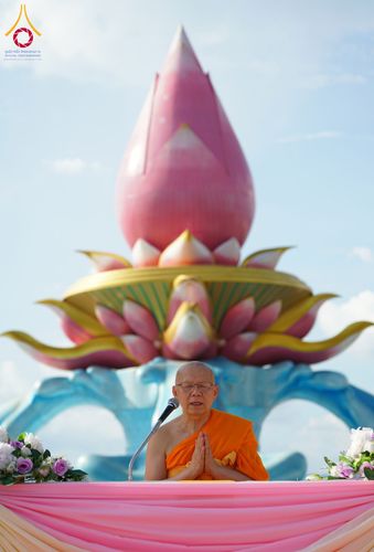 ภาพ No.162056:พิธีโปรยรัตนชาติ ลานอเนกประสงค์พญานาค 4 ตระกูล วันพฤหัสบดีที่ 17 ตุลาคม พ.ศ. 2567 ณ พุทธอุทยานนานาชาติ จังหวัดหนองคาย