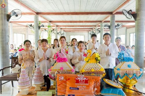 ภาพ No.268966:วันที่ 25 ตุลาคม พ.ศ. 2568 พิธีทอดกฐินสามัคคีทั่วไทย ณ วัดท่าโป๊ะ จ.กาญจนบุรี โดยคณะศิษยานุศิษย์ บูชาธรรม 81 ปี หลวงพ่อธัมมชโย