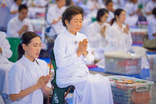 ภาพ No.243444:วันที่ 7 กันยายน พ.ศ. 2568 พิธีตักบาตร ข้าวสารอาหารแห้ง ในวันครูผู้ค้นพบวิชชาธรรมกาย ณ บ้านแก้วเรือนทองคุณยายฯ สภาธรรมกายสากล วัดพระธรรมกาย