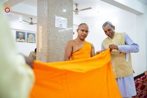 ภาพ No.231009:วันที่ 1 กรกฎาคม พ.ศ. 2568 โครงการบรรพชาสามเณร 300 รูป ถวายเป็นพุทธบูชา  วันอาสาฬหบูชา ณ จุดกำเนิดพระรัตนตรัย  ต้นแหล่งธัมมจักกัปปวัตตนสูตร เมืองพาราณสี  สารนาถ ประเทศอินเดีย