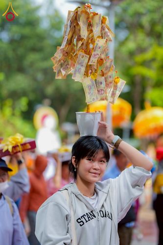 ภาพ No.274078:วันที่ 23 พฤศจิกายน พ.ศ. 2568 ประธานมูลนิธิธรรมกาย ถวายปัจจัยสมทบกฐินแด่ วัดเทียนเวียนเฟื้อกเซิน ศูนย์วิปัสสนาที่มีชื่อเสียง มากกว่า 50 ปีในเวียดนาม