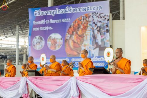 ภาพ No.102360:พิธีถวายอุปกรณ์ทำความสะอาด ณ บ้านแก้วเรือนทองคุณยายอาจารย์ฯ วัดพระธรรมกาย วันเสาร์ที่ 16 ธันวาคม พ.ศ. 2566