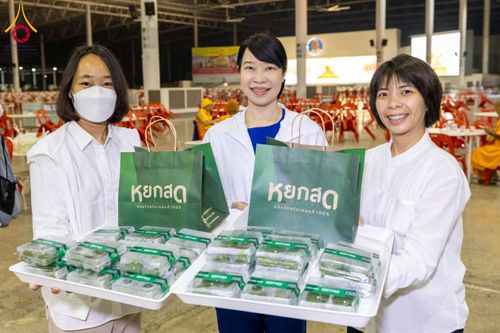 ภาพ No.203639:พิธีถวายภัตตาหารเป็นสังฆทาน แด่พระธรรมยาตรา ณ วัดพระธรรมกาย ตำบลคลองสาม อำเภอคลองหลวง จังหวัดปทุมธานี ในโครงการธรรมยาตรา กตัญญูบูชา มหาปูชนียาจารย์ พระมงคลเทพมุนี(สด จนฺทสโร) พระผู้ปราบมาร อนุสรณ์สถาน 7 แห่ง ปีที่ 13 วันที่ 30 มกราคม พ.ศ. 2568