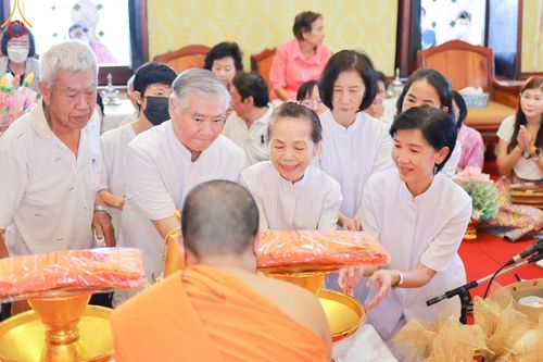 ภาพ No.169711:พิธีทอดกฐิน ณ วัดบางขุนนนท์ เขตบางกอกน้อย จ.กรุงเทพมหานคร ในโครงการกฐินสามัคคีทั่วไทย 30,000 วัด บูชาธรรม 80 ปี หลวงพ่อธัมมชโย โดยคณะศิษยานุศิษย์วัดพระธรรมกาย วันที่ 26 ตุลาคม พ.ศ. 2567