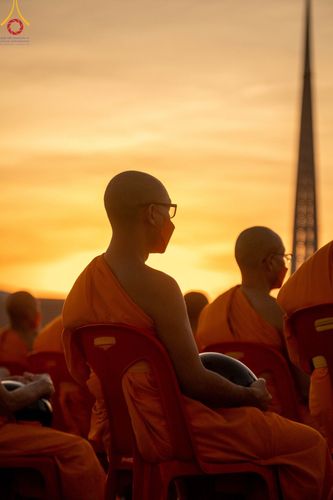 ภาพ No.105211:พิธีตักบาตรฉลองพระบวชใหม่ รุ่นบูชาธรรมมหาปูชนียาจารย์ และต้อนรับศักราชใหม่ วันจันทร์ที่ 1 มกราคม พ.ศ. 2567 ณ ลานธรรมพระมหาธรรมกายเจดีย์ วัดพระธรรมกาย