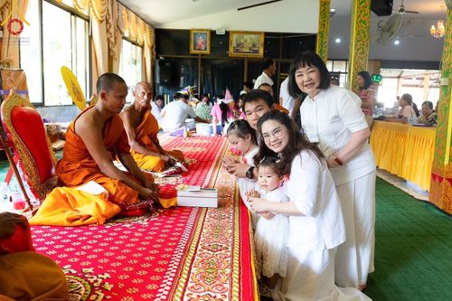 ภาพ No.173614:พิธีทอดกฐิน ณ วัดสุ่งเจริญ จ.ฉะเชิงเทรา ในโครงการกฐินสามัคคีทั่วไทย 30,000 วัด บูชาธรรม 80 ปี หลวงพ่อธัมมชโย โดยคณะศิษยานุศิษย์วัดพระธรรมกาย วันที่ 27 ตุลาคม พ.ศ. 2567