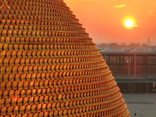 ภาพ No.187709:พิธีตักบาตรฉลองพระใหม่ ต้อนรับพุทธศักราช 2568 ณ ลานธรรมพระมหาธรรมกายเจดีย์ วัดพระธรรมกาย จ.ปทุมธานี วันที่ 1 มกราคม พ.ศ. 2568