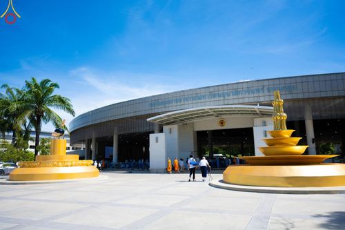 ภาพ No.143148:พิธีถวายภัตตาหารเพื่อเป็นกำลังแห่งการเข้าถึงธรรม ของพระภิกษุสามเณร วัดพระธรรมกาย วันเสาร์ที่ 6 กรกฏาคม พ.ศ. 2567 ณ หอฉันคุณยายอาจารย์ วัดพระธรรมกาย จ.ปทุมธานี