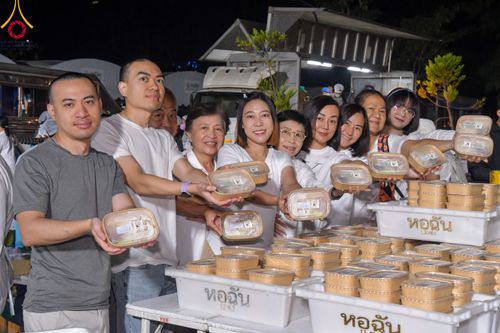 ภาพ No.111815:พิธีถวายภัตตาหารเป็นสังฆทาน แด่คณะพระธรรมยาตราฯ ในโครงการธรรมยาตรา กตัญญูบูชา มหาปูชนียาจารย์ พระมงคลเทพมุนี(สด จนฺทสโร) พระผู้ปราบมาร อนุสรณ์สถาน 7 แห่ง ปีที่ 12 วันที่ 14 มกราคม พ.ศ. 2567 ณ อนุสรณ์สถานมหาวิหารพระมงคลเทพมุนี  (โลตัสแลนด์) อ.สองพี่น้อง จ