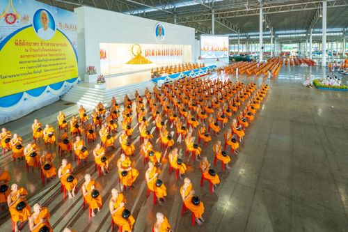 ภาพ No.143360:พิธีตักบาตร ข้าวสารอาหารแห้ง ณ บ้านแก้วเรือนทองคุณยายฯ และ พิธีบูชาข้าวพระ  ณ สภาธรรมกายสากล วัดพระธรรมกาย วันอาทิตย์ที่ 7 กรกฎาคม พ.ศ. 2567