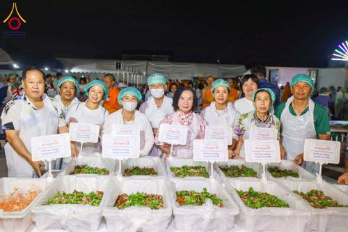 ภาพ No.190991:พิธีถวายภัตตาหารเป็นสังฆทาน แด่พระธรรมยาตรา ณ อนุสรณ์สถานคลองบางนางแท่น อ.สามพราน จ.นครปฐม ในโครงการธรรมยาตรา กตัญญูบูชา มหาปูชนียาจารย์ พระมงคลเทพมุนี(สด จนฺทสโร) พระผู้ปราบมาร อนุสรณ์สถาน 7 แห่ง ปีที่ 13 วันที่ 8 มกราคม พ.ศ. 2568