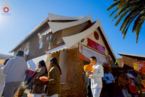 ภาพ No.231614:โครงการบรรพชาอุปสมบทหมู่ครั้งที่ 2 ณ วัดพระธรรมกายโจฮันเนสเบิร์ก ประเทศแอฟริกาใต้ วันอาทิตย์ 29 มิถุนายน พ.ศ. 2568