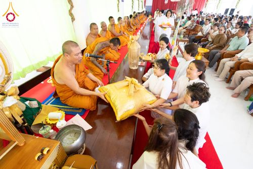 ภาพ No.174391:พิธีทอดกฐิน วัดสาลวัน จ.นครปฐม ในโครงการกฐินสามัคคีทั่วไทย 30,000 วัด บูชาธรรม 80 ปี หลวงพ่อธัมมชโย โดยคณะศิษยานุศิษย์วัดพระธรรมกาย วันที่ 10 พฤศจิกายน พ.ศ. 2567