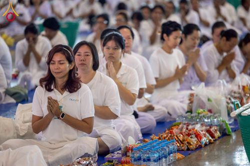 ภาพ No.231986:วันอาทิตย์ที่ 6 กรกฏาคม พ.ศ. 2568 พิธีตักบาตร ข้าวสารอาหารแห้ง  พิธีบูชาข้าวพระ สัมมนาพิเศษราชเหล็ก ณ สภาธรรมกายสากล วัดพระธรรมกาย