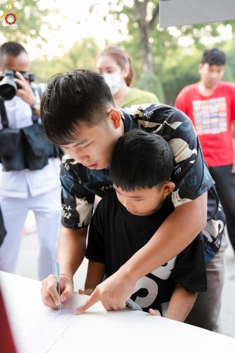 ภาพ No.111196:กิจกรรมงานวันเด็กแห่งชาติ รวมพลังเด็กเก่งและดี สร้างความดีสากล ปีที่ 6 ร่วมจัดโดย เทศบาลเมืองท่าโขลง พุทธสมาคมปทุมธานี องค์การบริหารส่วนตำบลคลองสาม ณ วัดพระธรรมกาย จ.ปทุมธานี วันที่ 13 มกราคม พ.ศ. 2567