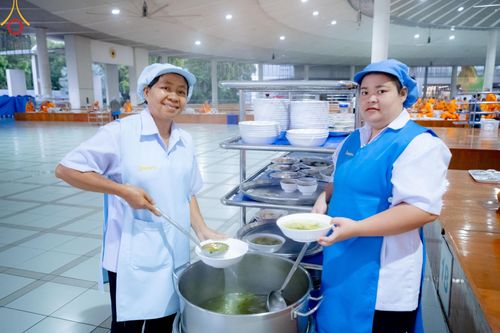 ภาพ No.184755:พิธีถวายภัตตาหารเมนูสวรรค์ "เพื่อการบรรลุธรรม" เนื่องในวาระอายุวัฒนมงคล 84 ปี หลวงพ่อทัตตชีโว วันเสาร์ที่ 21 ธันวาคม พ.ศ. 2567 ณ หอฉันคุณยายอาจารย์ฯ วัดพระธรรมกาย