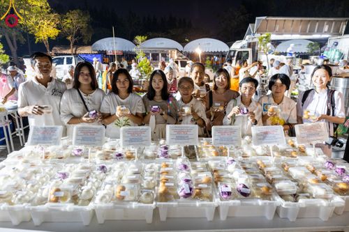 ภาพ No.108419:ถวายภัตตาหารเป็นสังฆทาน แด่คณะพระธรรมยาตราฯ ในโครงการธรรมยาตรากตัญญูบูชา มหาปูชนียาจารย์ พระมงคลเทพมุนี(สด จนฺทสโร) พระผู้ปราบมาร อนุสรณ์สถาน 7 แห่ง ปีที่ 12 วันที่ 7 มกราคม พ.ศ. 2567 ณ อนุสรณ์สถานโลตัสแลนด์ จ.สุพรรณบุรี