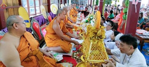 ภาพ No.164229:พิธีทอดกฐิน ณ วัดโคกสว่างสามัคคี อ.เมืองเพชรบูรณ์ จ.เพชรบูรณ์ ในโครงการกฐินสามัคคีทั่วไทย 30,000 วัด บูชาธรรม 80 ปี หลวงพ่อธัมมชโย โดย คณะศิษยานุศิษย์วัดพระธรรมกาย วันที่ 20 ตุลาคม พ.ศ. 2567