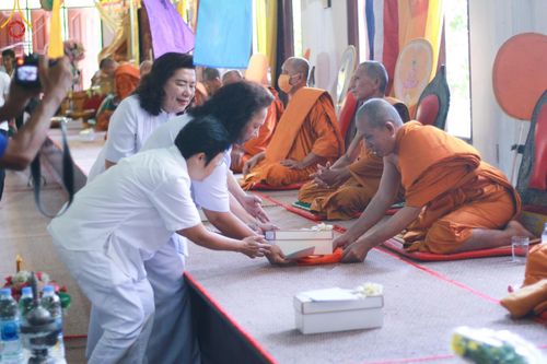 ภาพ No.179452:พิธีทอดกฐิน ณ วัดฉิมพลีสุทธาวาส นนทบุรี ในโครงการกฐินสามัคคีทั่วไทย 30,000 วัด บูชาธรรม 80 ปี หลวงพ่อธัมมชโย โดยคณะศิษยานุศิษย์วัดพระธรรมกาย วันที่ 26 ตุลาคม พ.ศ. 2567