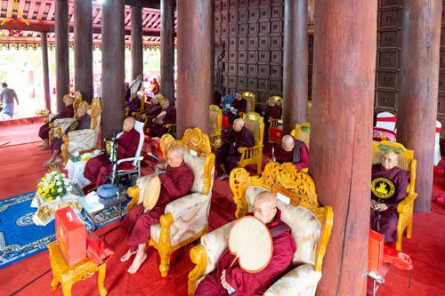 ภาพ No.220069:วันพุธที่ 16 เมษายน พ.ศ. 2568 วัดพระธรรมกายถวายมหาสังฆทาน มอบสิ่งของและทุนทรัพย์กว่า 4 ล้านบาท บรรเทาทุกข์ 181 วัดแผ่นดินไหวเมียนมา