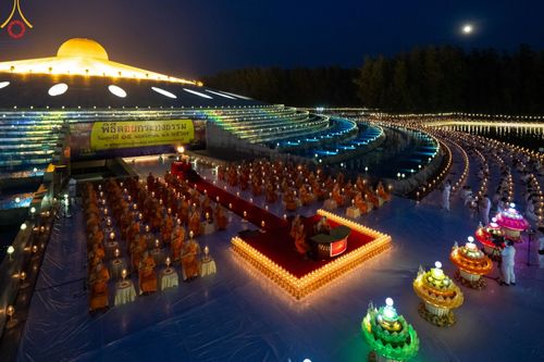 ภาพ No.170264:พิธีลอยกระทงธรรม ณ สระเศรษฐีทะเลบุญ มหาวิหารพระมงคลเทพมุนีฯ วัดพระธรรมกาย วันศุกร์ที่ 15 พฤศจิกายน พ.ศ.2567 (วันเพ็ญ 15 ค่ำ เดือน 12)