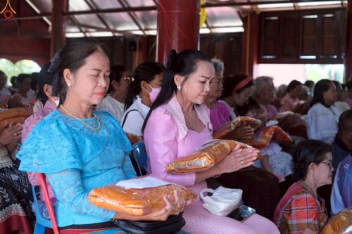 ภาพ No.270494:วันที่ 23 ตุลาคม พ.ศ. 2568 พิธีทอดกฐินสามัคคีทั่วไทย ณ วัดสำโรง ต.สำโรงใหม่ อ.ละหานทราย จ.บุรีรัมย์ โดยคณะศิษยานุศิษย์ บูชาธรรม 81 ปี หลวงพ่อธัมมชโย