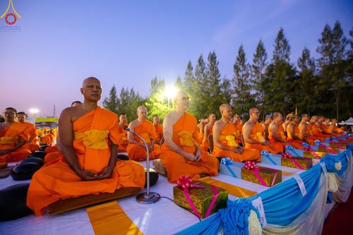 ภาพ No.192924:พิธีตักบาตรพระธรรมยาตรา ณ อนุสรณ์สถานคลองบางนางแท่น อ.สามพราน จ.นครปฐม ในโครงการธรรมยาตรา กตัญญูบูชา มหาปูชนียาจารย์ พระมงคลเทพมุนี(สด จนฺทสโร) พระผู้ปราบมาร อนุสรณ์สถาน 7 แห่ง ปีที่ 13 วันที่ 11 มกราคม พ.ศ.2568
