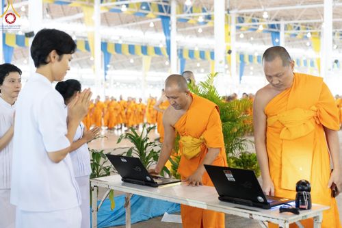 ภาพ No.160996:พิธีถวายภัตตาหารเมนูสวรรค์ ในพรรษาแห่งการเข้าถึงธรรม วันที่ 10 ตุลาคม พ.ศ. 2567 ณ สภาธรรมกายสากล วัดพระธรรมกาย