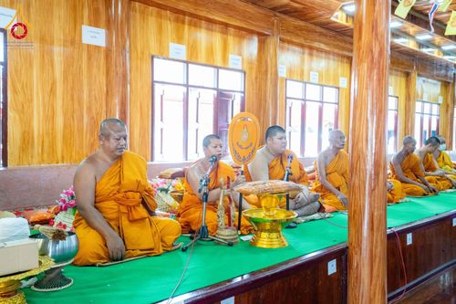 ภาพ No.166584:พิธีทอดกฐิน ณ วัดสามขาว จ.อ่างทอง ในโครงการกฐินสามัคคีทั่วไทย 30,000 วัด บูชาธรรม 80 ปี หลวงพ่อธัมมชโย โดยคณะศิษยานุศิษย์วัดพระธรรมกาย วันที่ 27 ตุลาคม พ.ศ. 2567