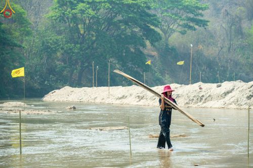 ภาพ No.140301:Photo Story มหัศจรรย์วัดดงดินแดง  EP.8  ภาพการเตรียมงาน การปฎิบัติงาน ของเหล่าผู้ทุ่มเทและเสียสละ เพื่อความสำเร็จของความมหัศจรรย์ ณ วัดดงดินแดง ต.ม่อนจอง อ.อมก๋อย จ.เชียงใหม่ วันที่ 1-7 เมษายน พ.ศ. 2567