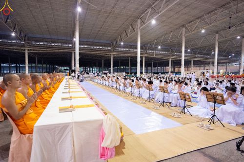 ภาพ No.188136:พิธีถวายภัตตาหารเป็นสังฆทาน แด่พระธรรมยาตรา ในโครงการธรรมยาตรา กตัญญูบูชา มหาปูชนียาจารย์ พระมงคลเทพมุนี(สด จนฺทสโร) พระผู้ปราบมาร อนุสรณ์สถาน 7 แห่ง ปีที่ 13 ณ สภาธรรมกายสากล วัดพระธรรมกาย วันที่ 2 มกราคม พ.ศ. 2568