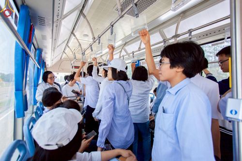 ภาพ No.214532:วันที่ 31 มีนาคม พ.ศ.2568 การทดลองใช้รถ shuttle bus  ขนส่งพระภิกษุ  เพื่องานถวายมหาสังฆทาน วันคุ้มครองโลก