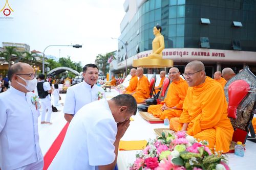 ภาพ No.85864:ตักบาตรพระนานาชาติ 10,000 รูป ใจกลางนครหาดใหญ่ จ.สงขลา วันอาทิตย์ที่ 20 สิงหาคม พ.ศ. 2566