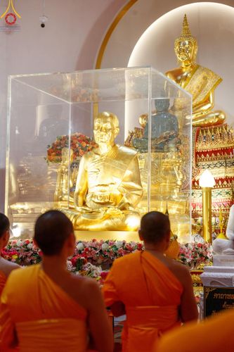 ภาพ No.194145:พระธรรมยาตราปฏิบัติธรรม และถ่ายภาพหมู่ประวัติศาสตร์ ณ วัดสองพี่น้อง ต.ต้นตาล อ.สองพี่น้อง จ.สุพรรณบุรี ในโครงการธรรมยาตรา กตัญญูบูชา มหาปูชนียาจารย์ พระมงคลเทพมุนี(สด จนฺทสโร) พระผู้ปราบมาร อนุสรณ์สถาน 7 แห่ง ปีที่ 13 วันที่ 12 มกราคม พ.ศ. 2568