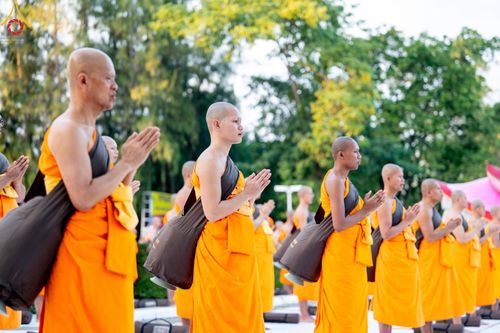 ภาพ No.186891:พระธรรมยาตราปฏิบัติธรรม และถ่ายภาพหมู่ประวัติศาสตร์ ปีที่ 13 ณ ลานทิศตะวันออก มหาวิหารพระมงคลเทพมุนี วัดพระธรรมกาย จ.ปทุมธานี วันเสาร์ที่ 28 ธันวาคม พ.ศ. 2567