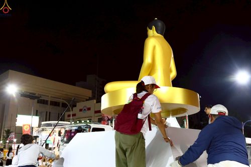 ภาพ No.237305:วันที่ 9-10 สิงหาคม พ.ศ. 2568 การเตรียมงาน เก็บงาน ของเจ้าหน้าที่ทุกสถานะ ในงานมหาสังฆทาน ตักบาตรพระ 10,000 รูป ใจกลางเมืองหาดใหญ่ จ.สงขลา