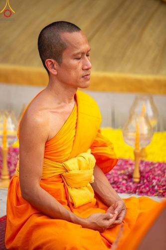 ภาพ No.201537:พิธีจุดประทีปถวายเป็นพุทธบูชา และบูชาธรรมมหาปูชนียาจารย์ ณ อาคารธรรมยาตรา กตัญญูบูชามหาปูชนียาจารย์ ตรงข้ามวัดปากน้ำภาษีเจริญ จ.กรุงเทพมหานคร ในโครงการธรรมยาตรา กตัญญูบูชา มหาปูชนียาจารย์ พระมงคลเทพมุนี(สด จนฺทสโร) พระผู้ปราบมาร อนุสรณ์สถาน 7 แห่ง