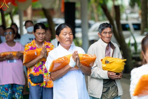 ภาพ No.101303:พิธีบรรพชาธรรมทายาท ในโครงการอุปสมบทบูชาธรรม มหาปูชนียาจารย์ พ.ศ. 2566 ณ วัดท่าสุวรรณ จ.ราชบุรี วันที่ 6 ธันวาคม พ.ศ. 2566