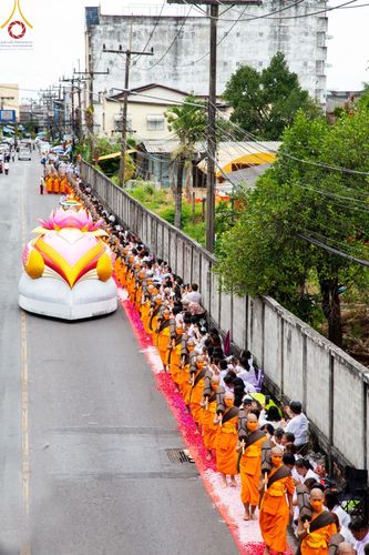 ภาพ No.128451:พิธีอัญเชิญพระบรมสารีริกธาตุ " ใจกลางเมืองนครหาดใหญ่ " เพื่อประดิษฐาน ณ มหารัตนเจดีย์สิริปทุมสวรรค์ (เจดีย์อริยพุทธะ 5 พระองค์) ศูนย์ปฏิบัติธรรมภาคใต้ อ.บางกล่ำ จ.สงขลา  วันที่ 9 มีนาคม พ.ศ. 2567 (ชุดที่ 2)